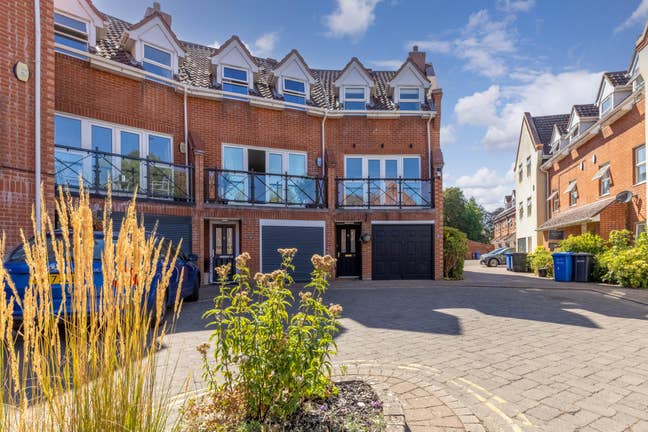 6 Bed shared house with ensuites Main Photo