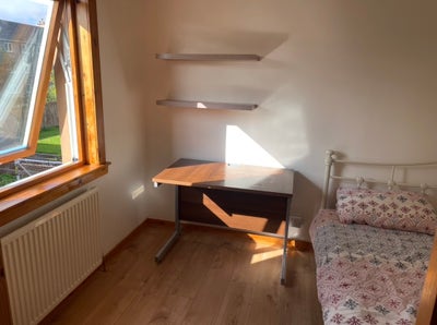 Small room Main Photo