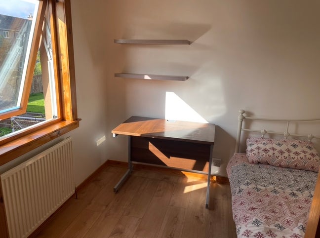Small room Main Photo