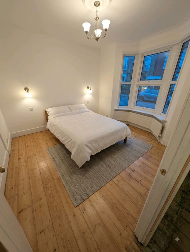 ​Huge High-Spec Room Restored Victorian House 1100 Main Photo