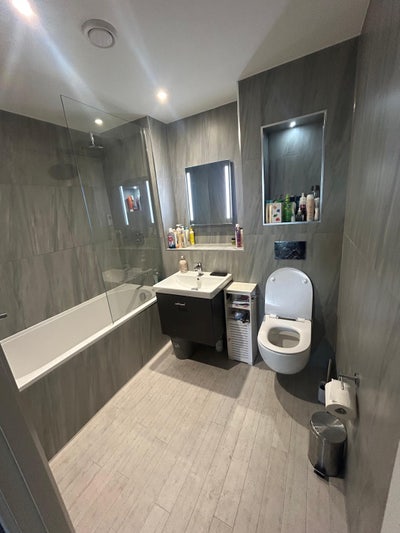 Room to let in a 2-bedroom flat  Main Photo