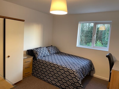 Large double in a refurbished house Main Photo