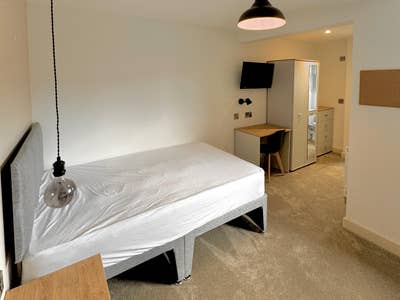 Top floor studio room! Main Photo