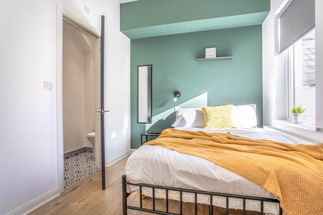 Double Room Including en-suite available BT5 Area Main Photo