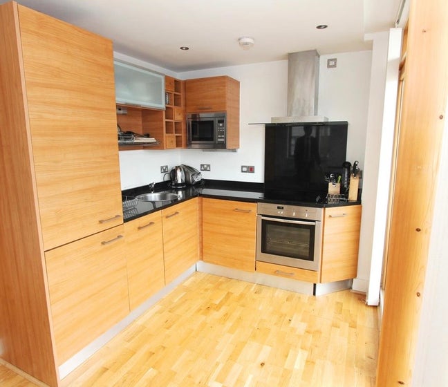 Spacious 2-Bed, 2-Bath Dock View Apartment Main Photo