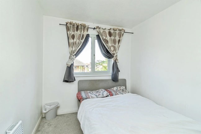 3 bed semi detached house to rent in Milton Keynes Main Photo