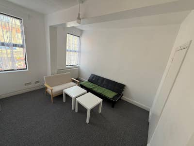 Studio Flat King`s Street Southall Main Photo