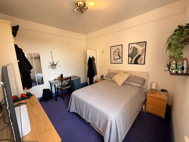 Big House in Balham: Double Room and cute dog! Main Photo