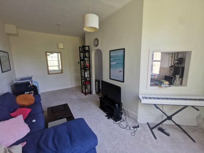 One room for rent by Clapham North Main Photo