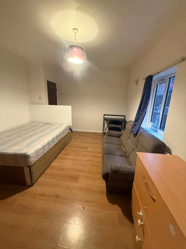 Beautiful Double Rooms to Rent in Hounslow Central Main Photo