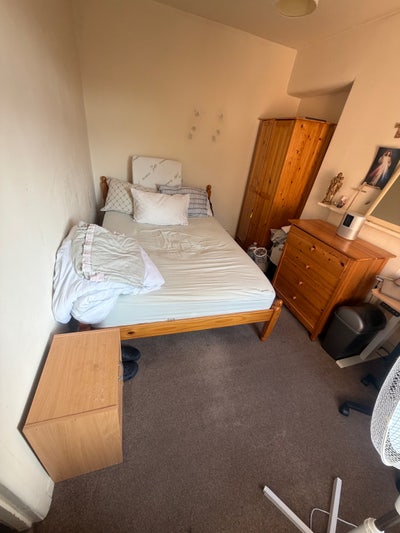 Double bedroom near city centre  Main Photo