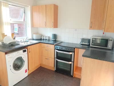  Accommodation for working professional Age 18-25 Main Photo