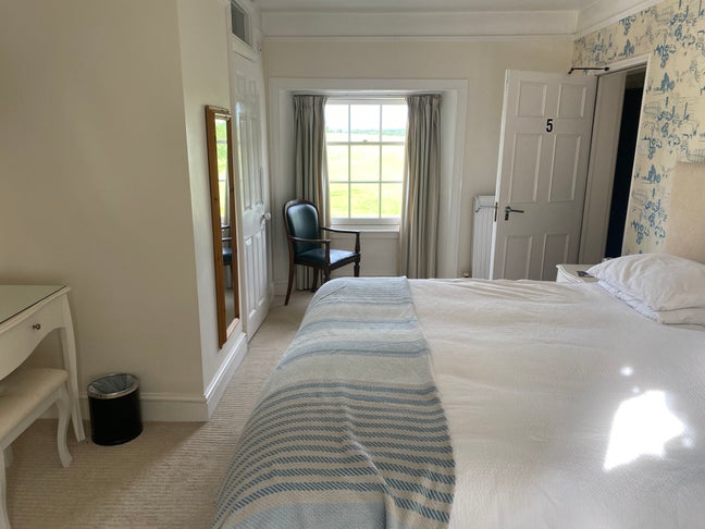 Double en suite room to rent in countryside  Main Photo