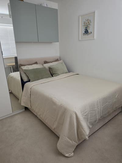 Single room for female professional Main Photo