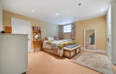 Quiet bedroom in Clifton maisonette Main Photo