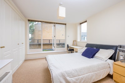 🏠 Spacious Living Room - Double Room  Main Photo