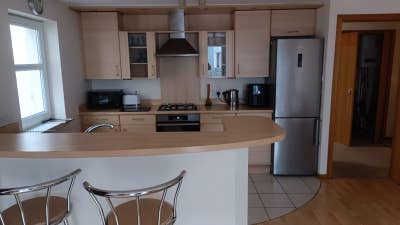 Fully furnished room available in a large flat Main Photo