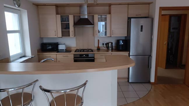 Fully furnished room available in a large flat Main Photo