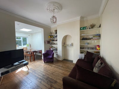 Lovely room in calm area Main Photo
