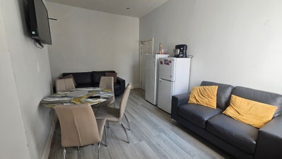 ** Non-ensuite Room Now Available ** Main Photo