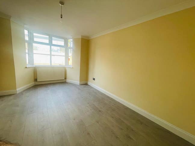 Large room in ground floor flat Main Photo