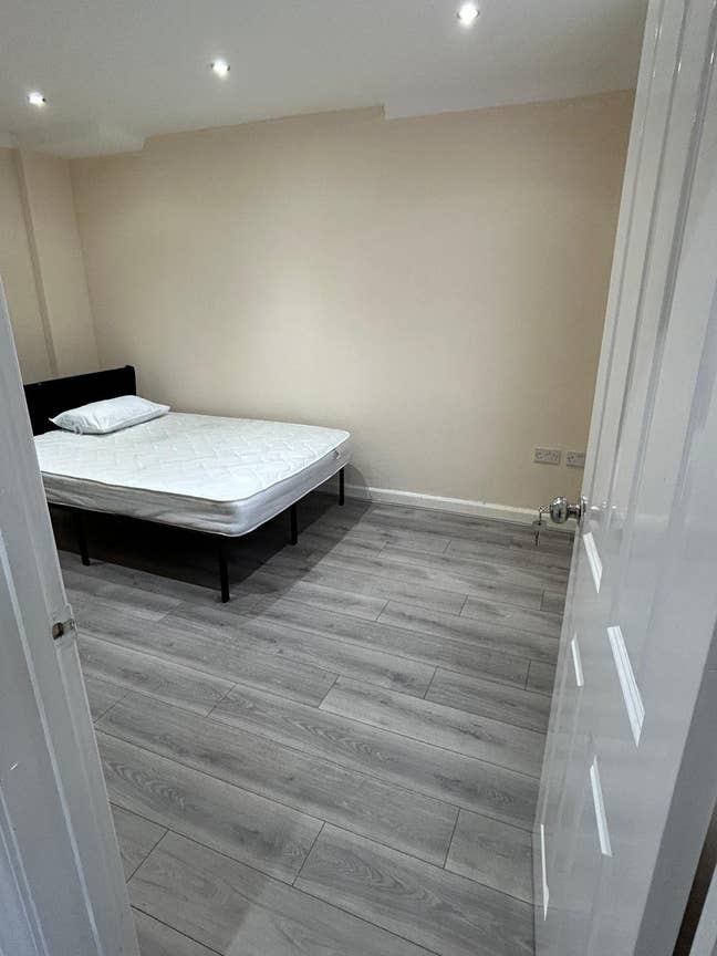 Large double rooms for rent Main Photo