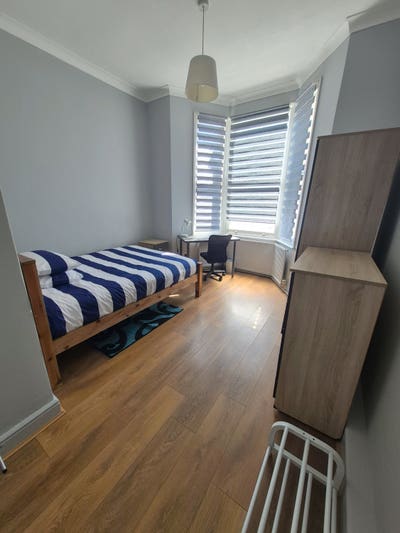 Fantastic Double Room All Bills Included Near Tube Main Photo