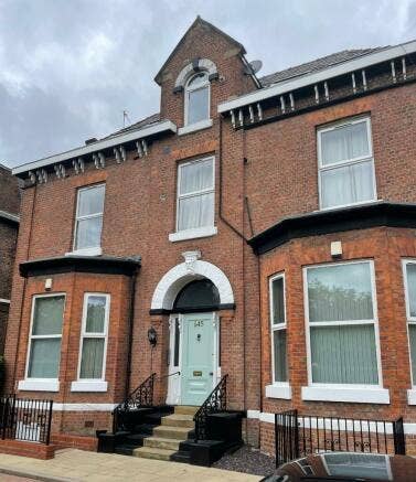 Spacious Double Room in 5 Bed Student Flat Main Photo
