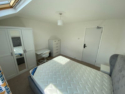 Double Room &pound;765 Fully Refurbished bills included  Main Photo
