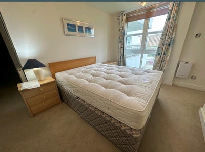 Riverside Ensuite Room in Royal Docks Main Photo