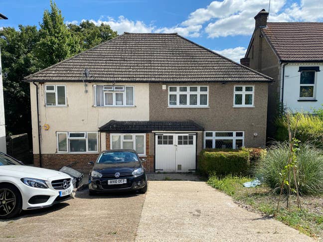 Spacious Room at Avondale Road, Couples Welcome Main Photo