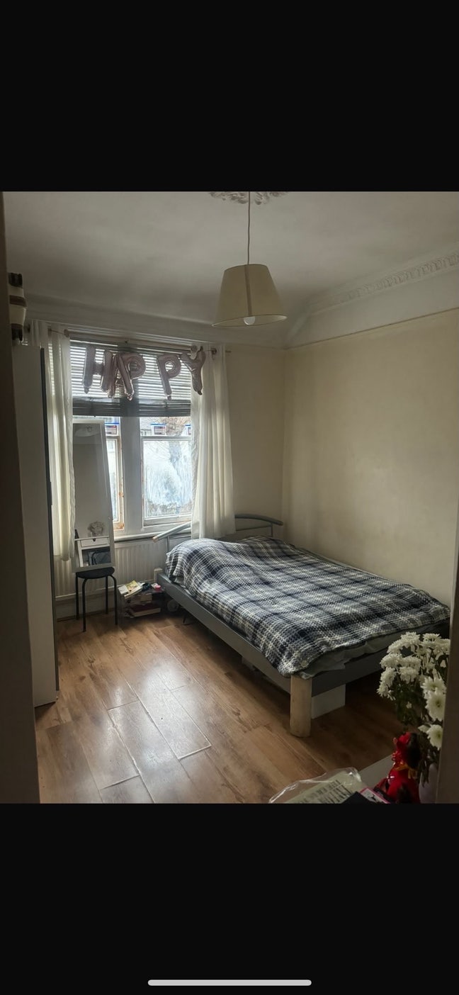 Spacious double room 7 mins from Jubilee Main Photo