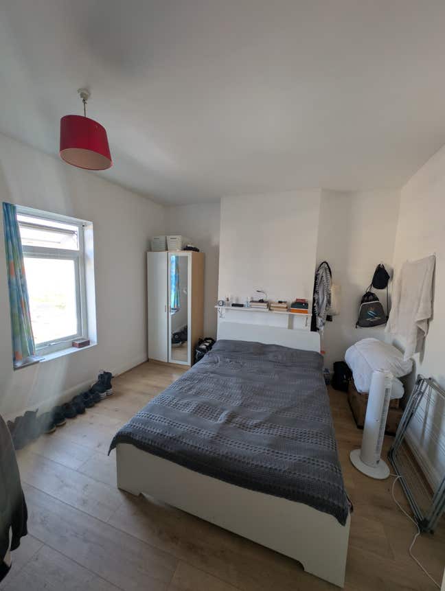 Newly Redecorated Bright Double Room avail. *24Aug Main Photo