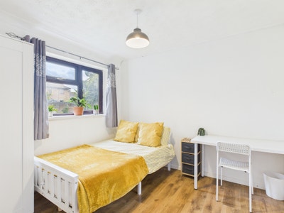 1 Nice Bedroom Available - Close to City Centre Main Photo