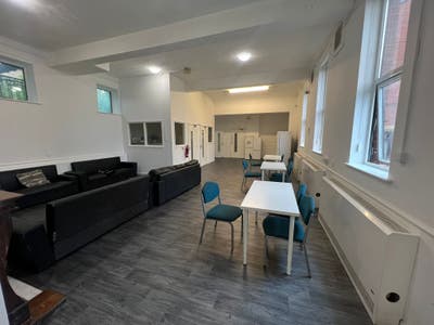 🏡 Room Available from 15th SEP – at Pennington Main Photo