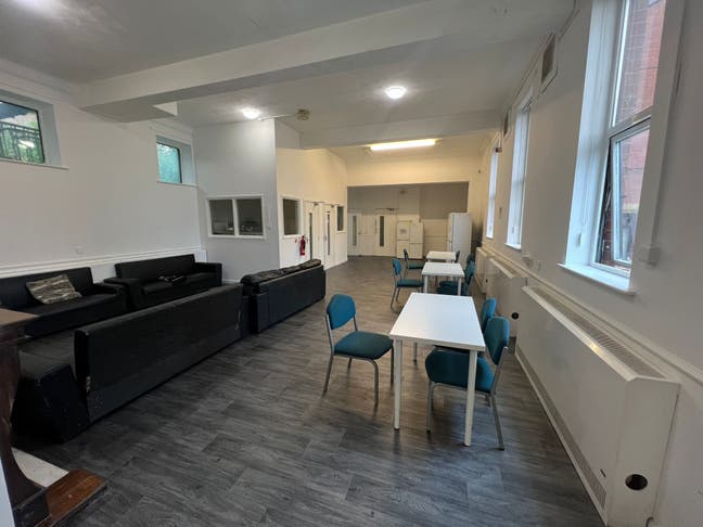 🏡 Room Available from 15th SEP – at Pennington Main Photo