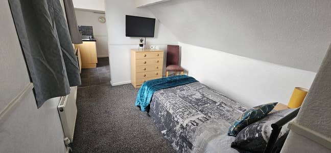 Cosy single flatlet with kitchen area. Main Photo