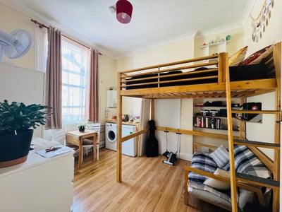 Lovely Studio flat bills exc. Main Photo