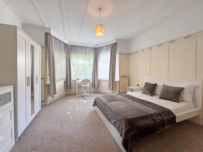 Living Room WOW , Large Double Room Cricklewood  Main Photo
