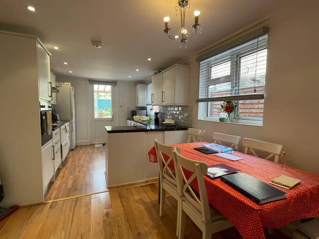 One Double bedroom is available in Wandsworth Main Photo