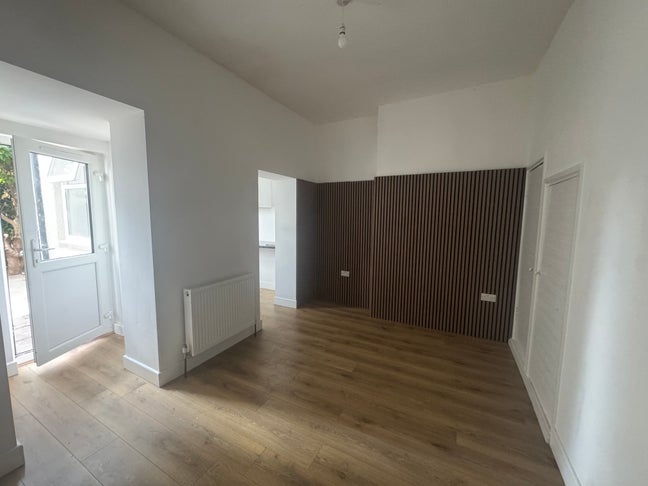 Room to rent  Main Photo