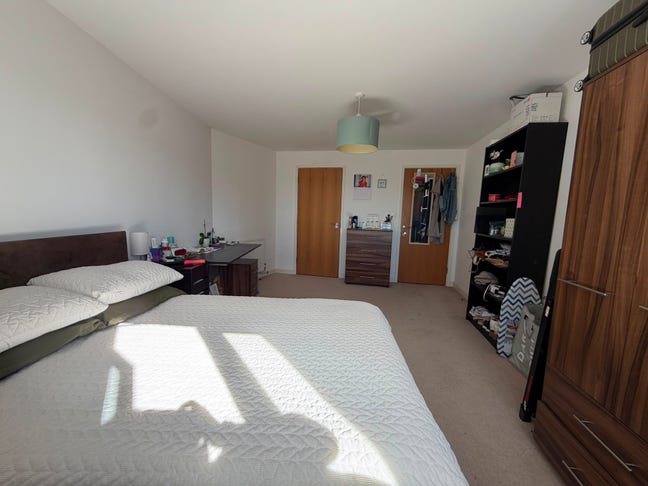 Large double room with ensuite needs filling soon! Main Photo