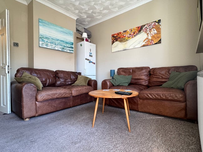 Lovely large rooms in fantastic house Main Photo