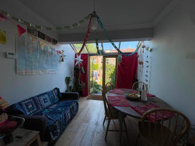 Double room in lovely share house Main Photo