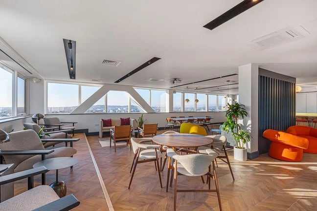 ⚡Premium 2-Bed | Fast Links to Central London⚡ Main Photo