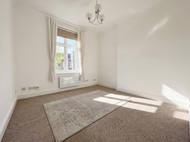 1 Bedroom Flat 15 Mins Walk to Slough Station Main Photo