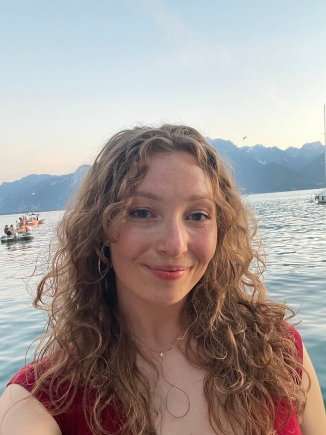 26yr old professional looking for flatshare  Main Photo