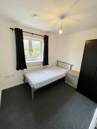 Great price newly furnished room. Large house  Main Photo