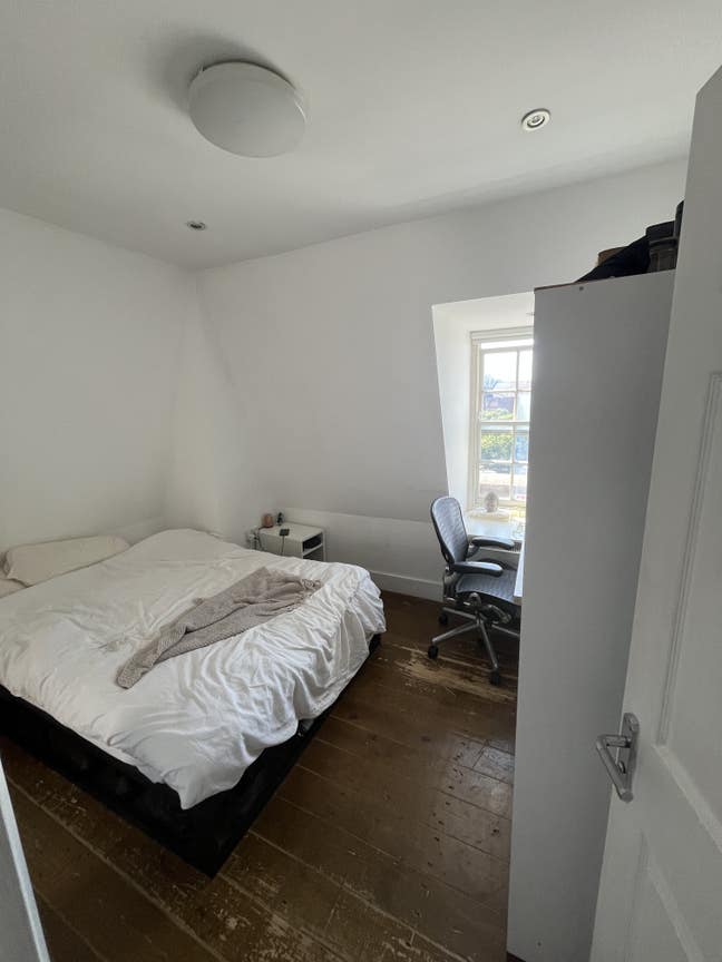 Ensuite Room Main Photo