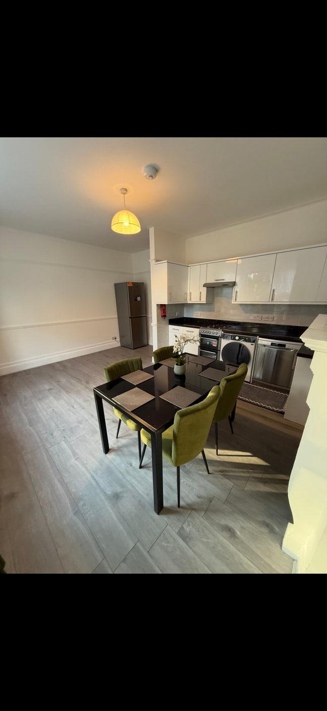 Spacious & Bright Property Palmers green  Main Photo